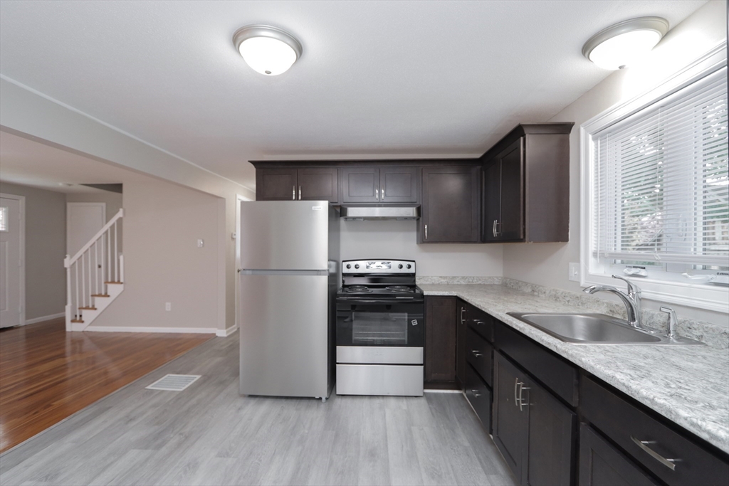 83 Newhall Street Springfield, MA 01109 - Photo 6 of 23 Gallery Image 6