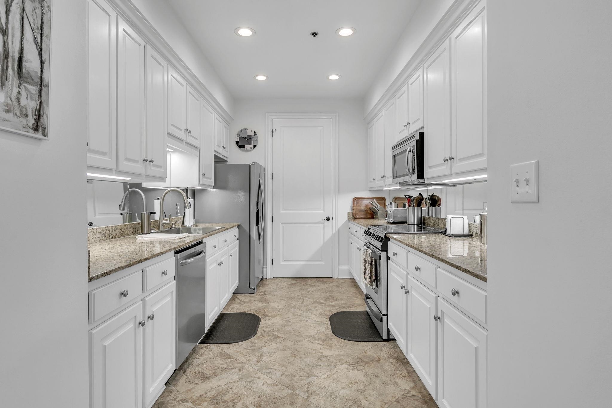 753 St Francis Street, Unit TH1004 Mobile, AL 36602 - Photo 18 of 56 Kitchen
