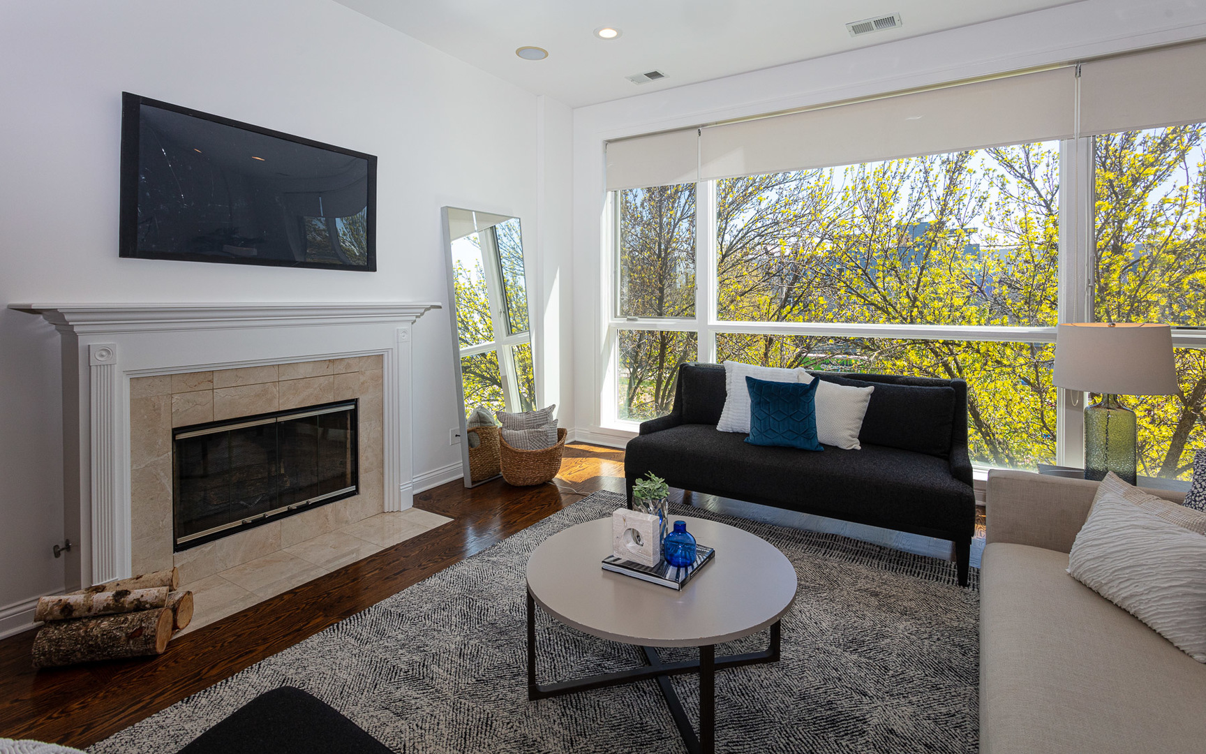 1838 West Rice Street, Unit 3 Chicago, IL 60622 - Photo 4 of 29 a living room with furniture fireplace and window