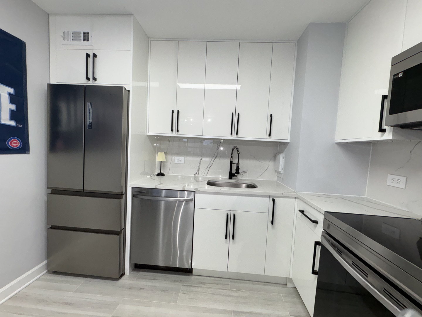 6171 North Sheridan Road, Unit 1102 Chicago, IL 60660 - Photo 21 of 39 a kitchen with stainless steel appliances a refrigerator stove and sink