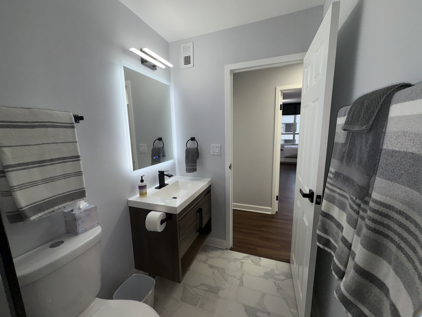 6171 North Sheridan Road, Unit 1102 Chicago, IL 60660 - Photo 33 of 39 a bathroom with a sink toilet and shower