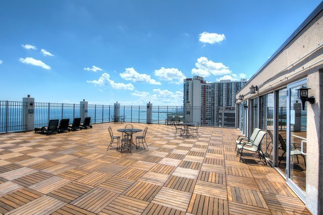 6171 North Sheridan Road, Unit 1102 Chicago, IL 60660 - Photo 6 of 39 a view of a patio with a table and chairs
