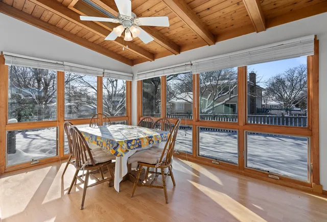 $3,200 | 120 South Staffire Drive, Schaumburg, IL 60193