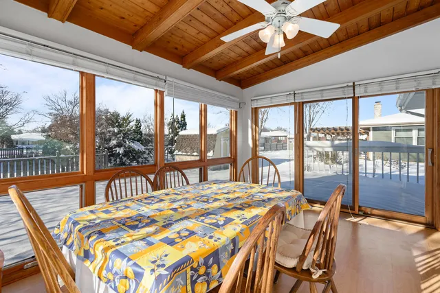 $3,200 | 120 South Staffire Drive, Schaumburg, IL 60193