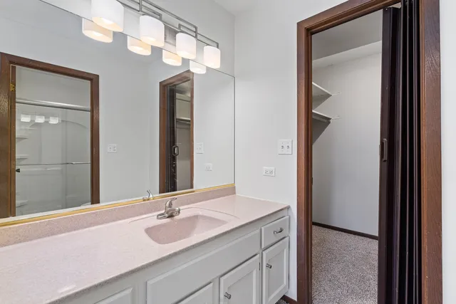 $3,200 | 120 South Staffire Drive, Schaumburg, IL 60193