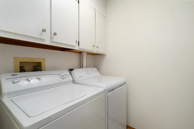 $3,200 | 120 South Staffire Drive, Schaumburg, IL 60193