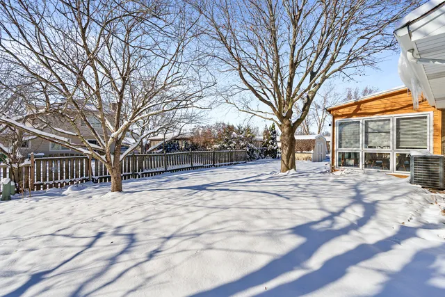 $3,200 | 120 South Staffire Drive, Schaumburg, IL 60193