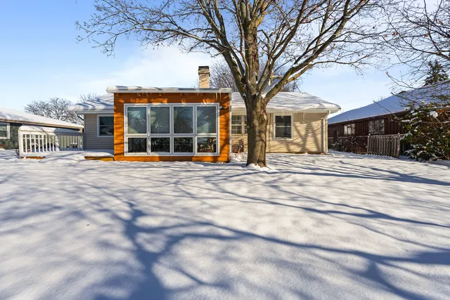 $3,200 | 120 South Staffire Drive, Schaumburg, IL 60193