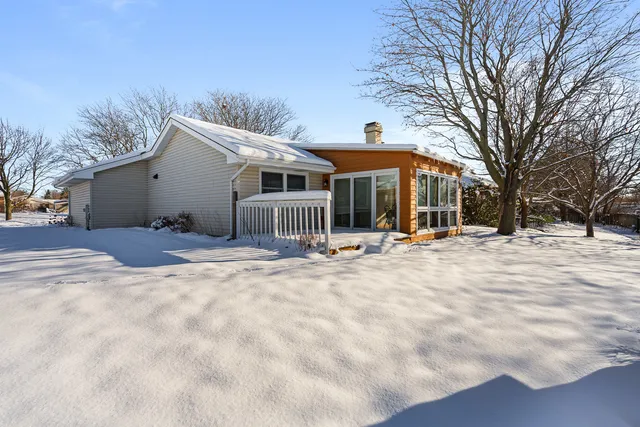 $3,200 | 120 South Staffire Drive, Schaumburg, IL 60193