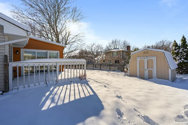 $3,200 | 120 South Staffire Drive, Schaumburg, IL 60193