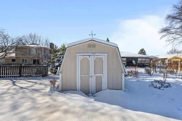 $3,200 | 120 South Staffire Drive, Schaumburg, IL 60193