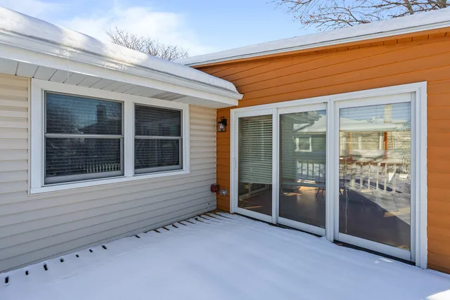 $3,200 | 120 South Staffire Drive, Schaumburg, IL 60193