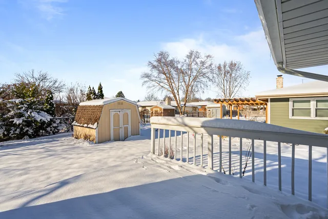 $3,200 | 120 South Staffire Drive, Schaumburg, IL 60193