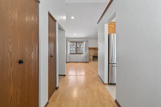 $3,200 | 120 South Staffire Drive, Schaumburg, IL 60193