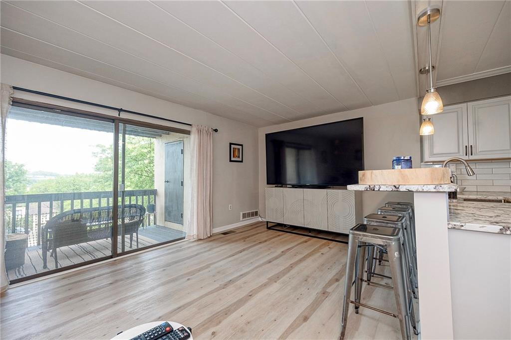 2034 Swallow Hill Road, Unit 220 Pittsburgh, PA 15220 - Photo 6 of 19