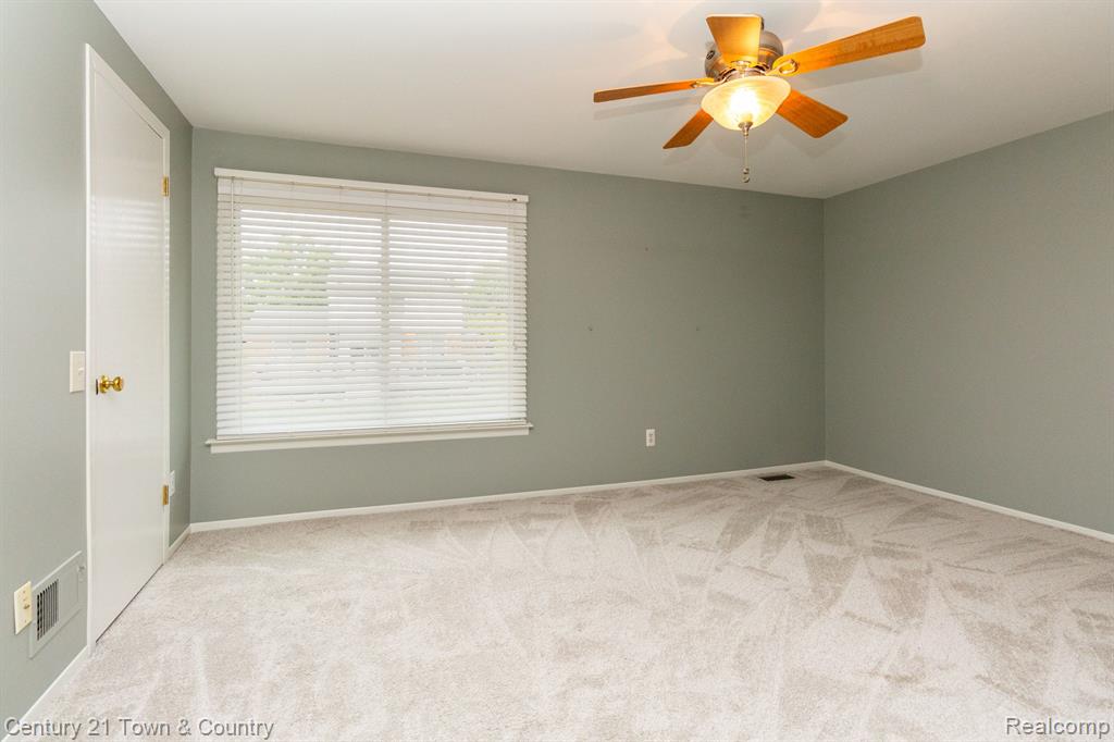 562 Lockport Road Rochester, MI 48307 - Photo 16 of 38