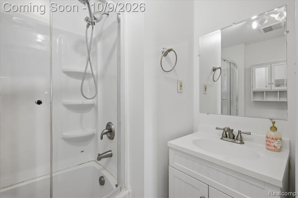 3900 Elmhurst Road Waterford, MI 48328 - Photo 17 of 28 Gallery Image 17