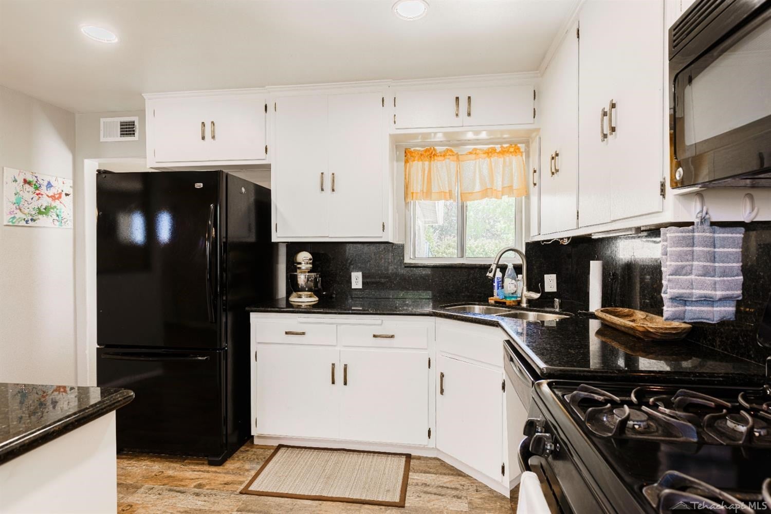 201 Spruce Street Tehachapi, CA 93561 - Photo 9 of 34 Gallery Image 9