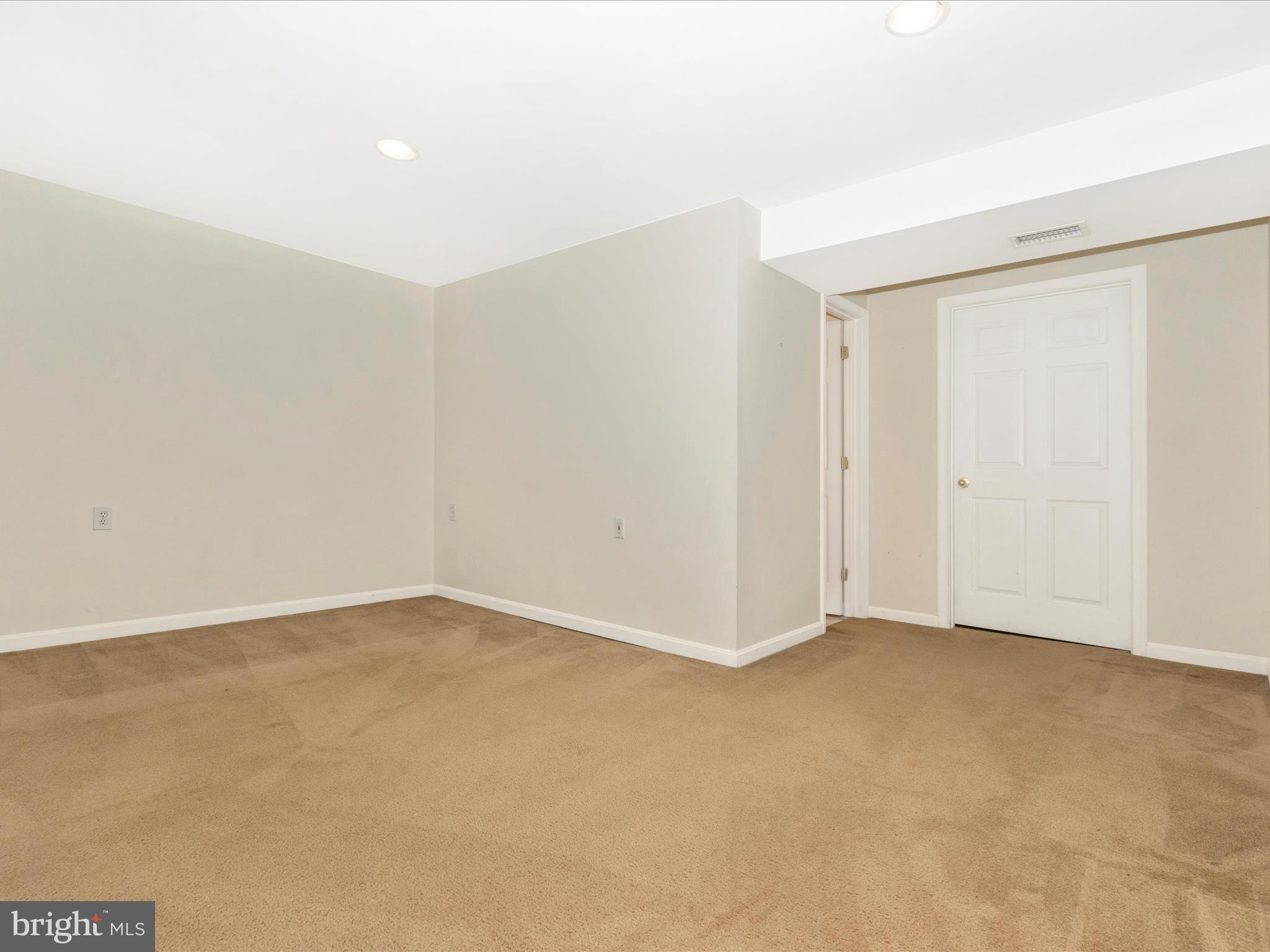 2015 Putnam Road Halethorpe, MD 21227 - Photo 42 of 52 IMG_0136