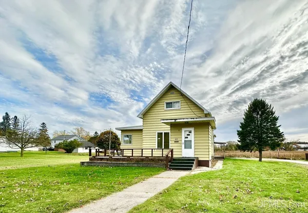 $159,900 | 621 West C Street, Iron Mountain, MI 49801