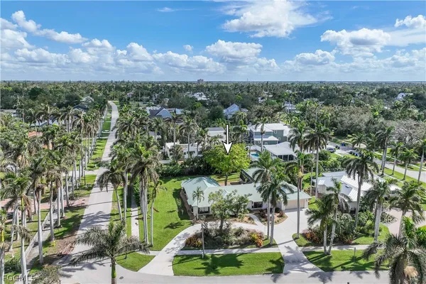 $895,000 | 3209 West Riverside Drive, Fort Myers, FL 33901