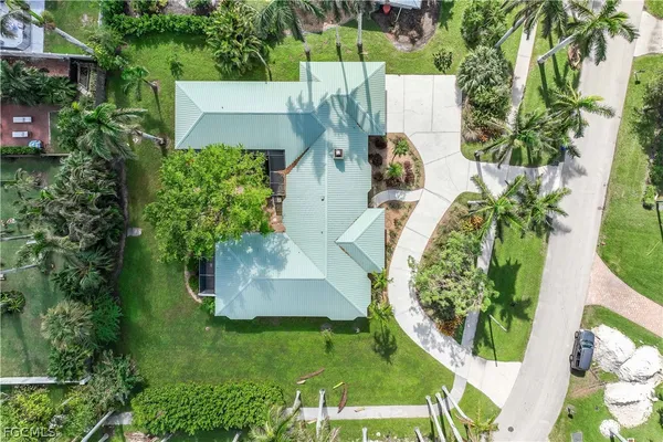 $895,000 | 3209 West Riverside Drive, Fort Myers, FL 33901
