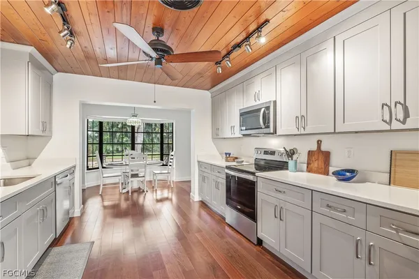 $895,000 | 3209 West Riverside Drive, Fort Myers, FL 33901