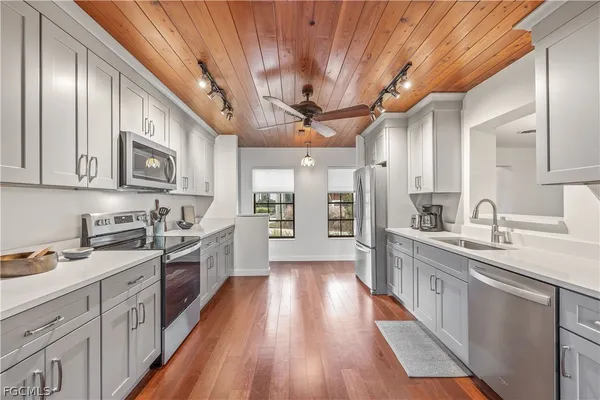 $895,000 | 3209 West Riverside Drive, Fort Myers, FL 33901