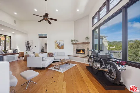 $2,825,000 | 26311 Fairside Road, Malibu, CA 90265