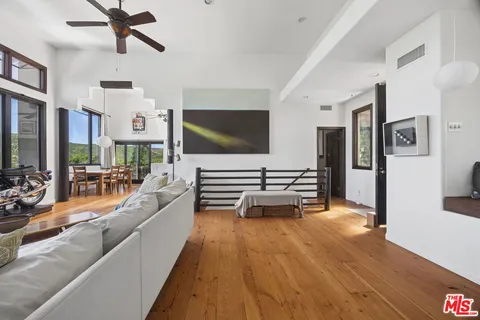 $2,825,000 | 26311 Fairside Road, Malibu, CA 90265