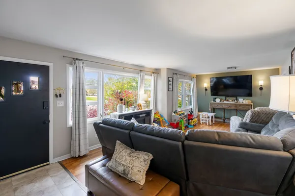 $319,000 | 5010 North Westwood Drive, McHenry, IL 60051