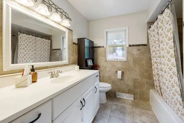 $319,000 | 5010 North Westwood Drive, McHenry, IL 60051