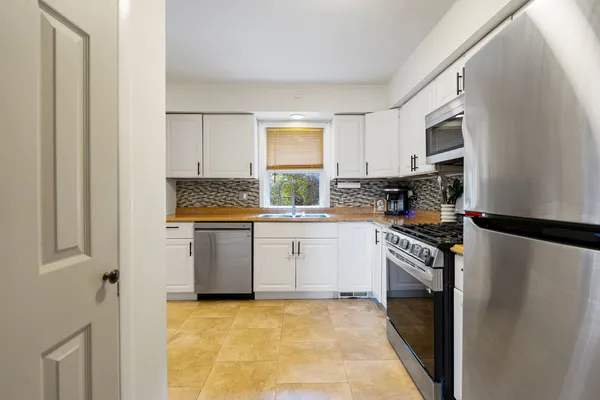 $319,000 | 5010 North Westwood Drive, McHenry, IL 60051