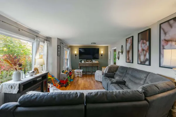 $319,000 | 5010 North Westwood Drive, McHenry, IL 60051