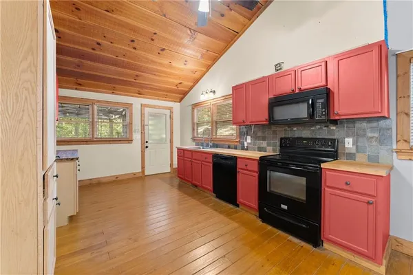 $374,999 | 773 Shorewood Circle, Toccoa, GA 30577