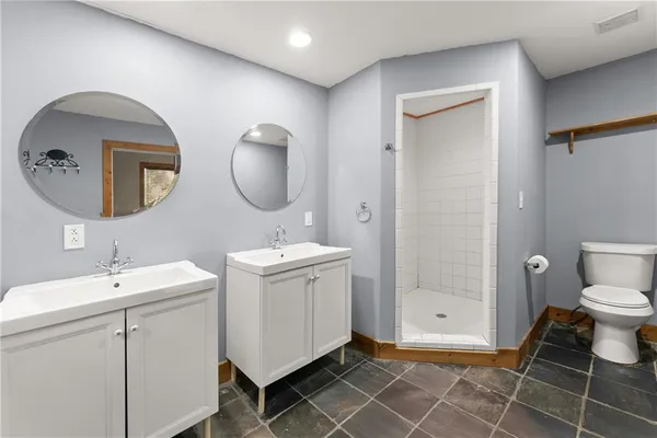 $374,999 | 773 Shorewood Circle, Toccoa, GA 30577