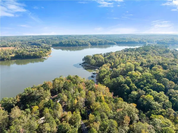 $374,999 | 773 Shorewood Circle, Toccoa, GA 30577