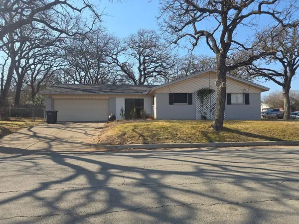 $1,795 | 5556 Mac Arthur Drive, Fort Worth, TX 76112