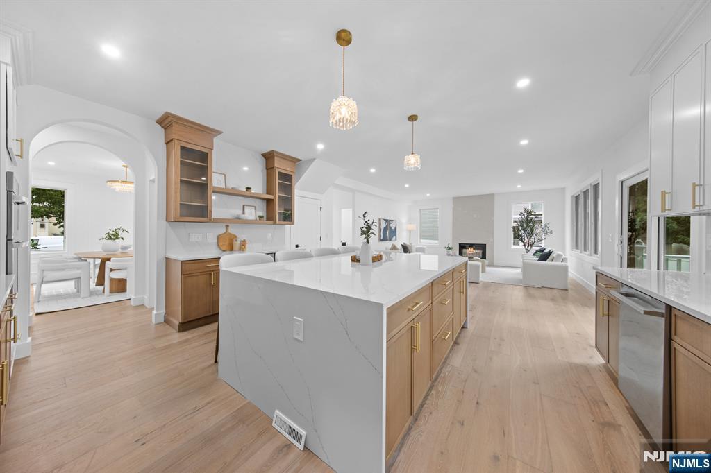 31-02 Gentner Road Fair Lawn, NJ 07410 - Photo 11 of 44