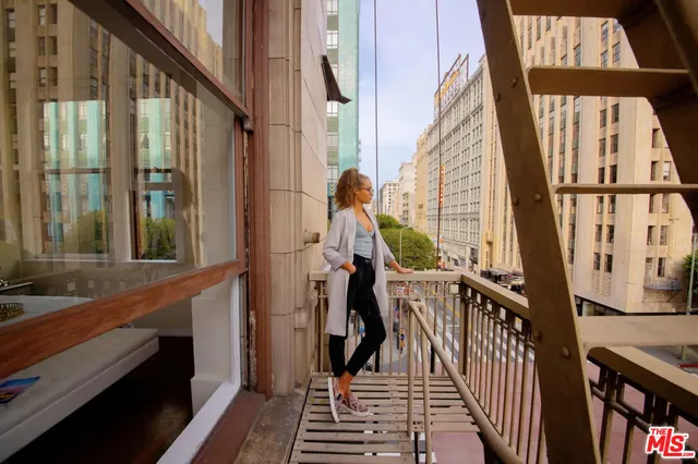 $3,300 | 901 South Broadway, Unit 402, Los Angeles, CA 90015