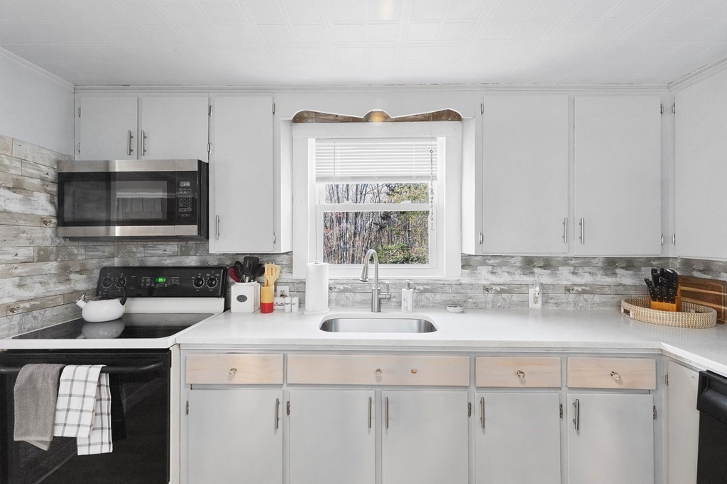 89 Folly Mill Road Salisbury, MA 01952 - Photo 5 of 42 Gallery Image 5
