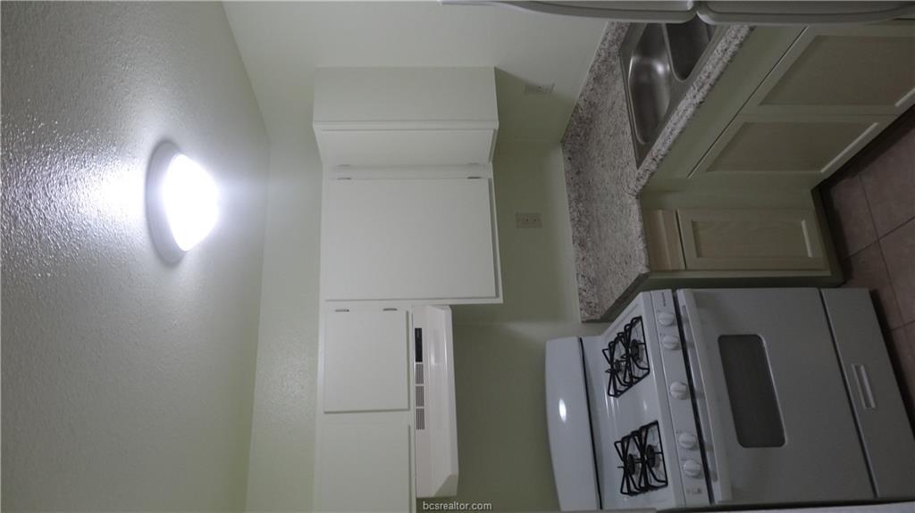 510 Avondale Avenue, Unit 7 Bryan, TX 77802 - Photo 6 of 12