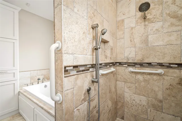 $889,999 | 120 State Loop 92, La Grange, TX 78945