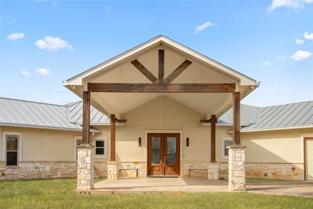 $889,999 | 120 State Loop 92, La Grange, TX 78945