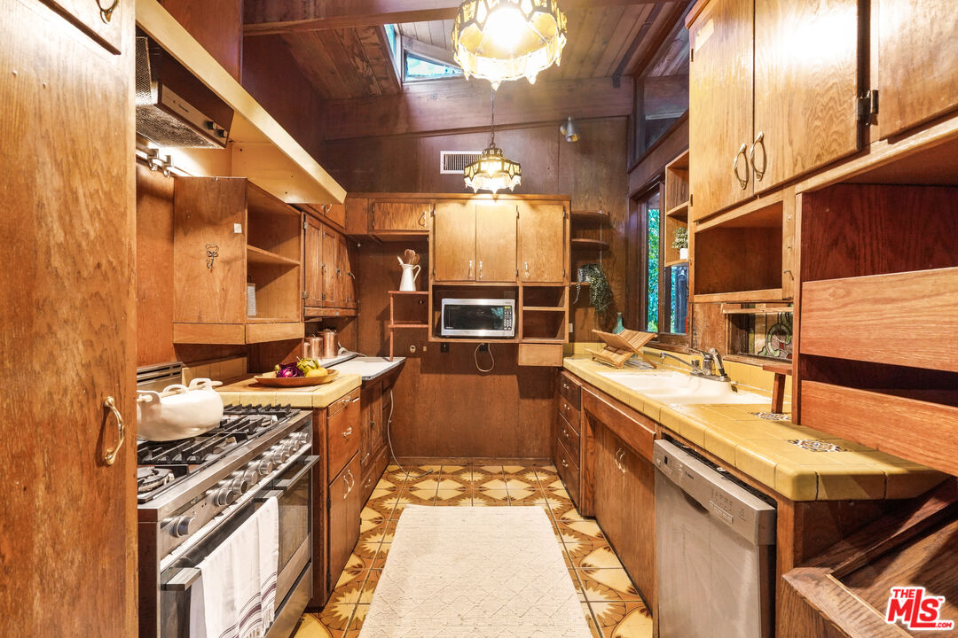 20881 Waveview Drive Topanga, CA 90290 - Photo 20 of 54 a kitchen with stainless steel appliances granite countertop a stove and a sink