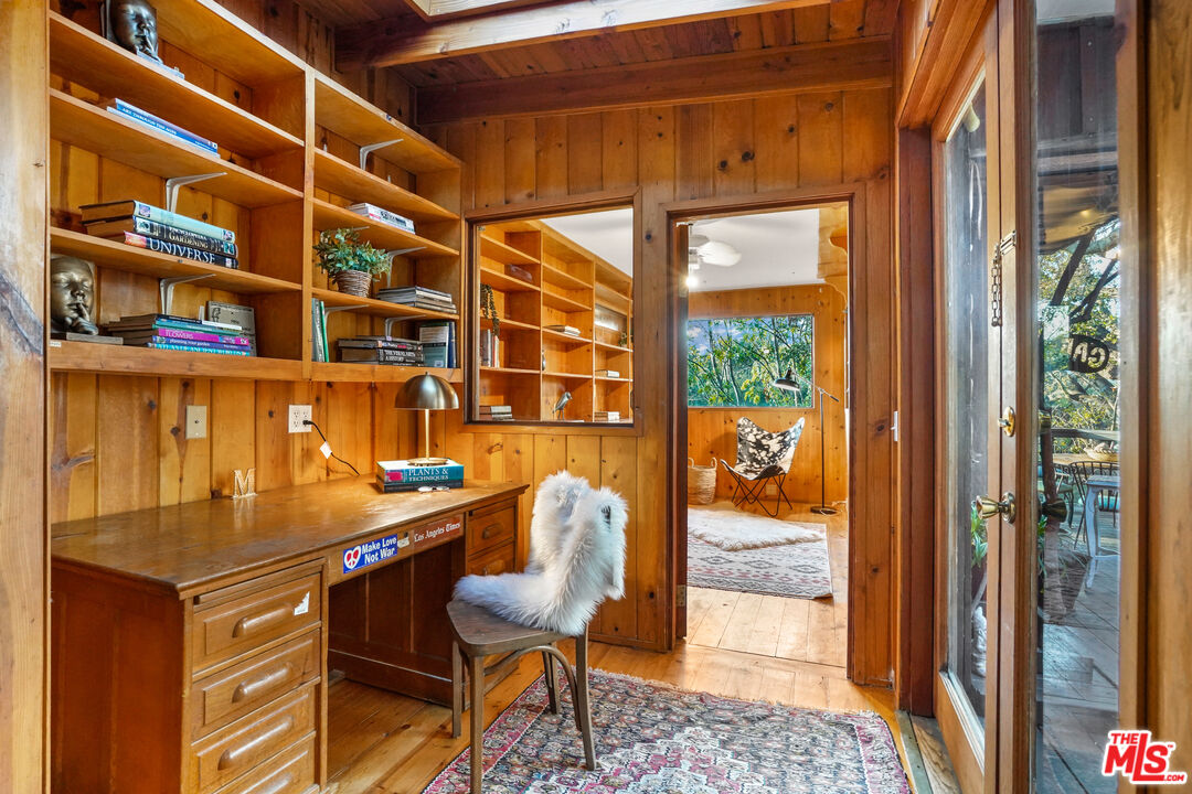 20881 Waveview Drive Topanga, CA 90290 - Photo 28 of 54 a room with furniture