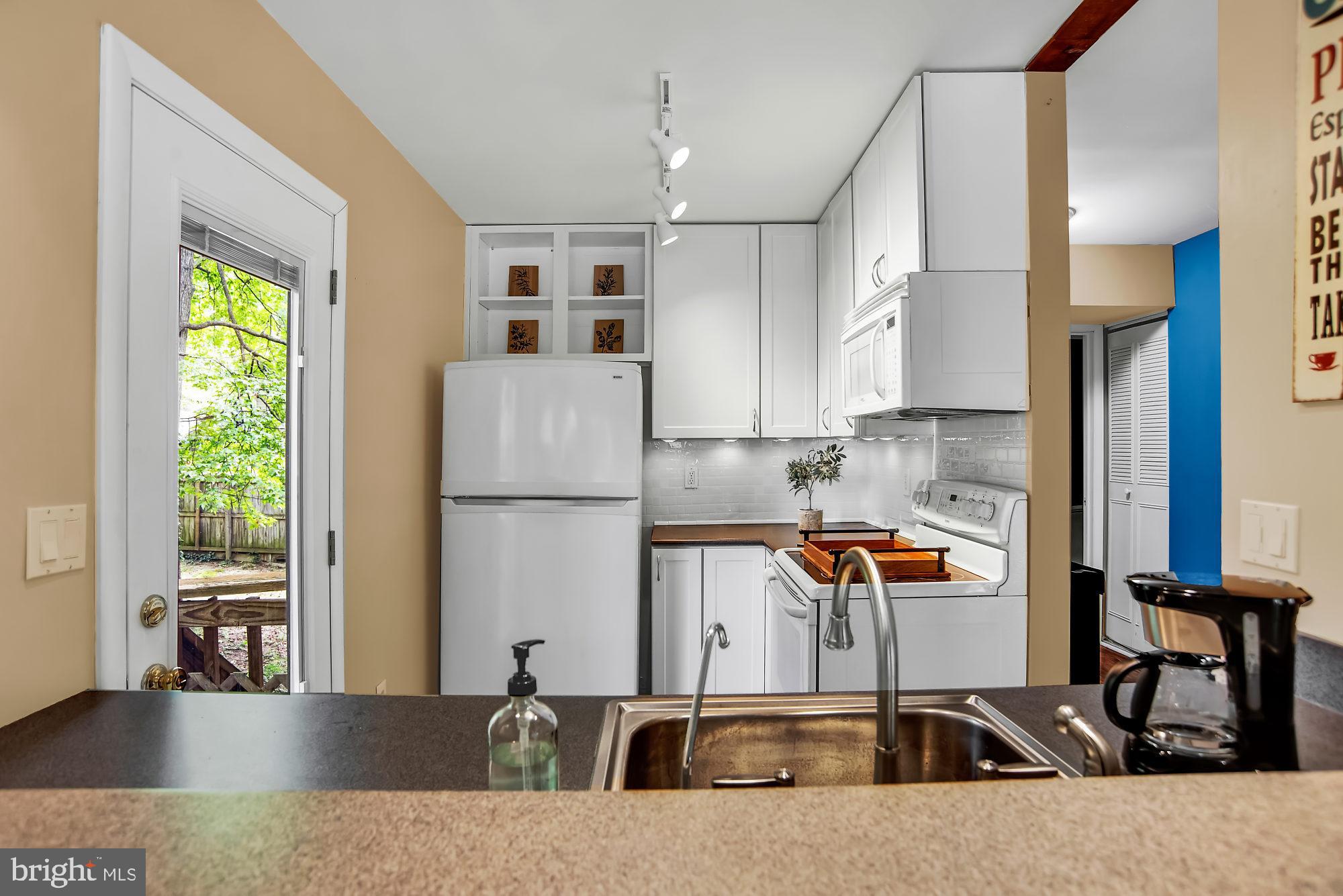 1743 Ridgely Road Edgewater, MD 21037 - Photo 6 of 25