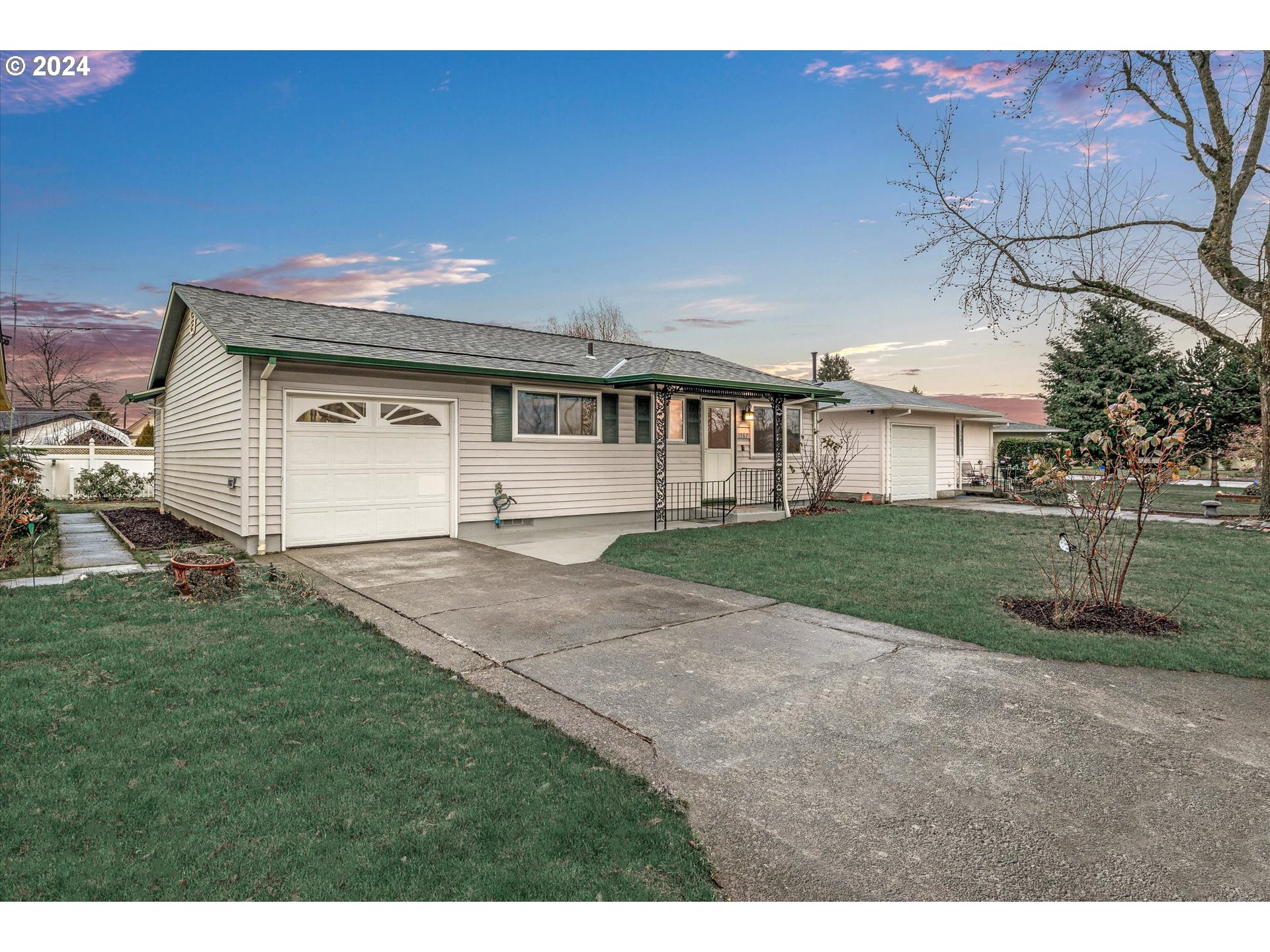 1587 Rainier Road Woodburn, OR 97071 - Photo 1 of 27 Gallery Image 1