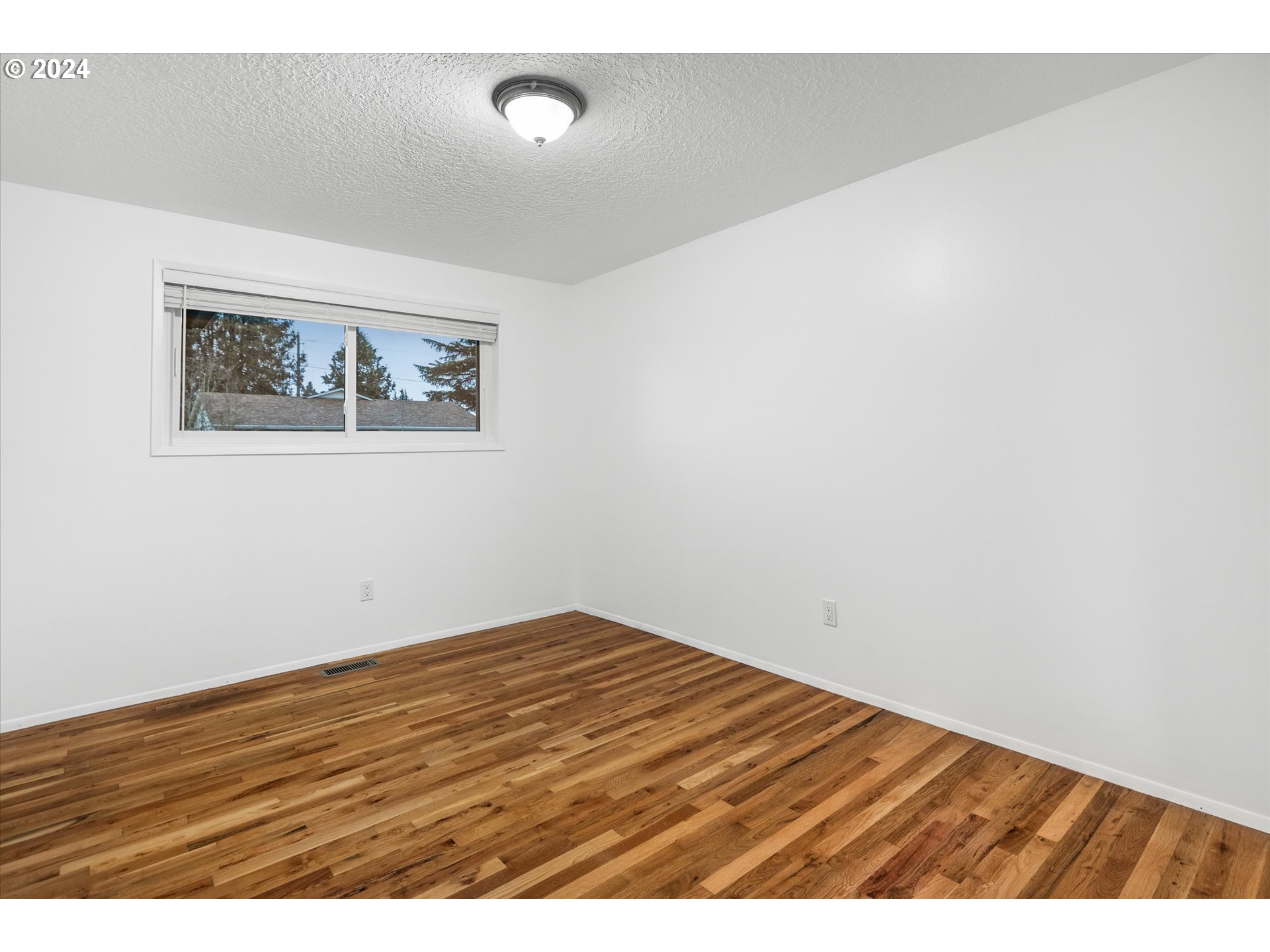 1587 Rainier Road Woodburn, OR 97071 - Photo 12 of 27 Gallery Image 12