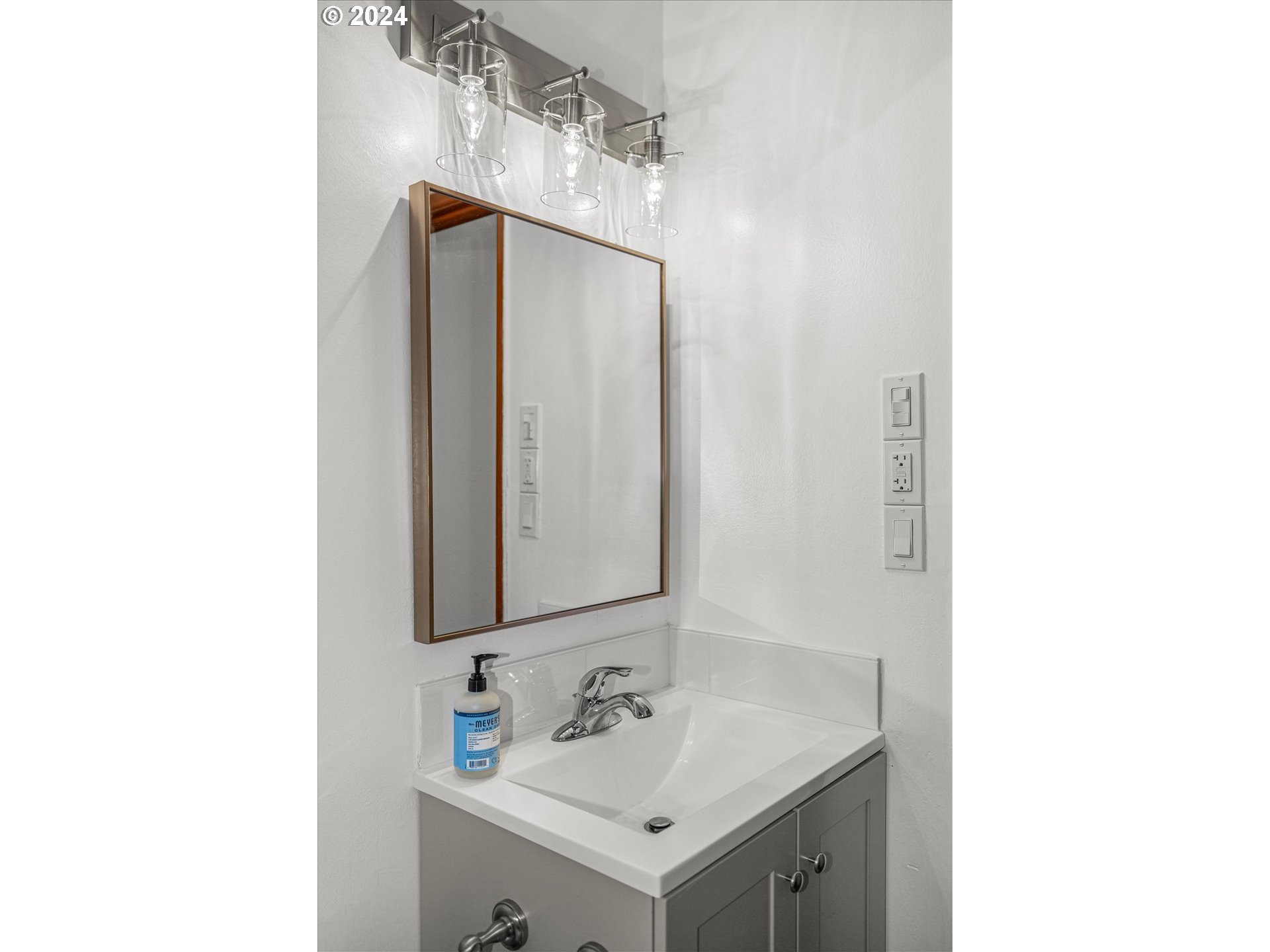 1587 Rainier Road Woodburn, OR 97071 - Photo 15 of 27 Gallery Image 15
